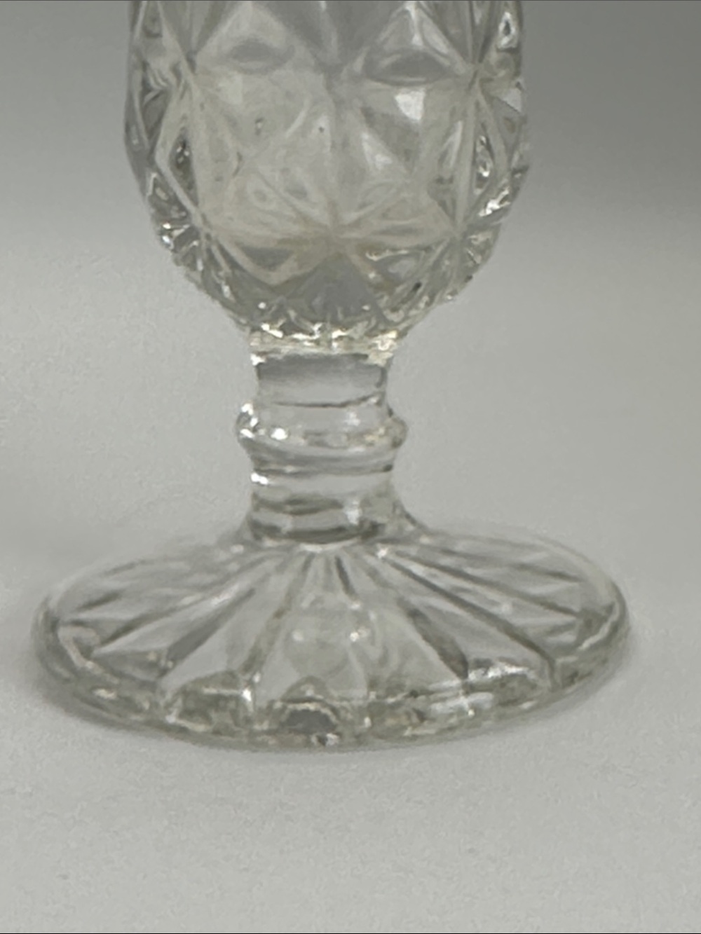 Clear footed swung bud vase mcm star pattern base (S) - Picture 8 of 8